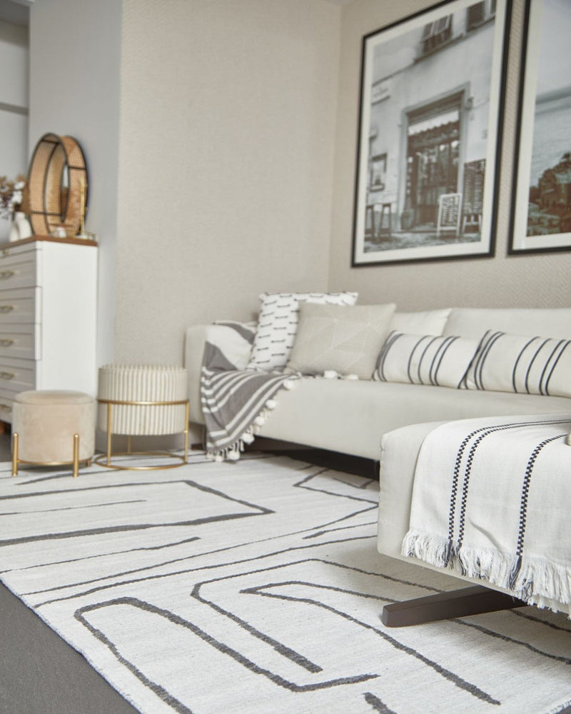 Minimal Reversible Rug