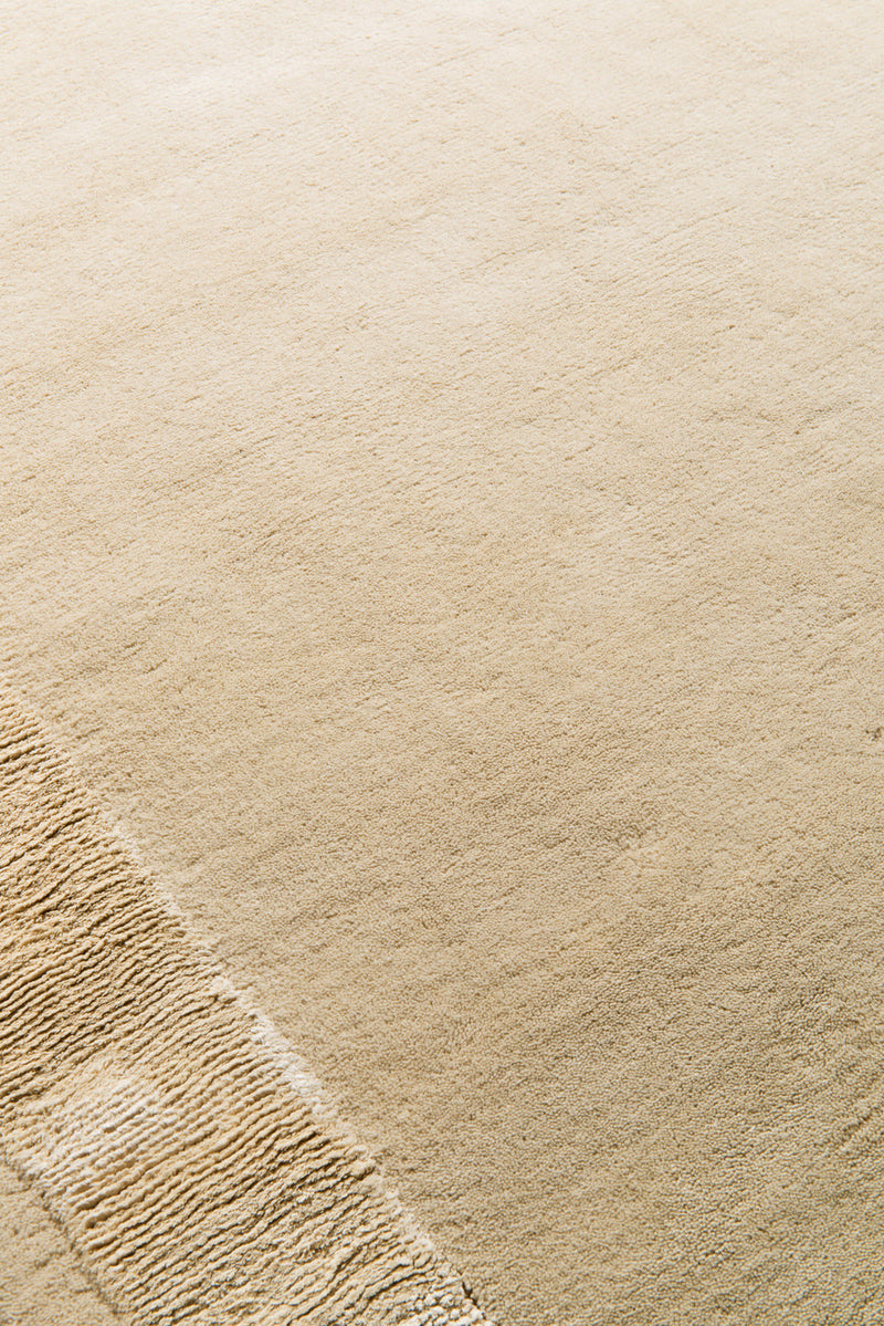 Close-up of Silt hand tufted wool rug texture and border